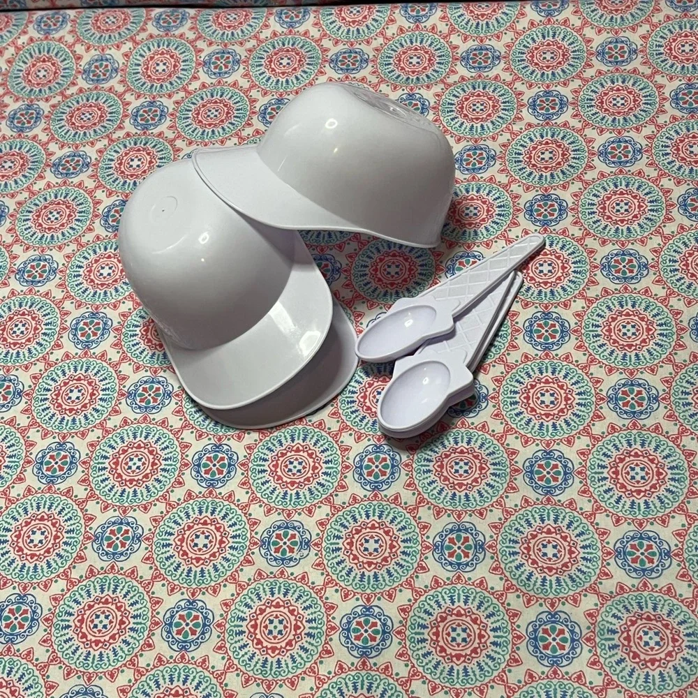 🌟❣️6/$10❣️🌟NWOT 3 white baseball hat bowls w/ ice cream spoons